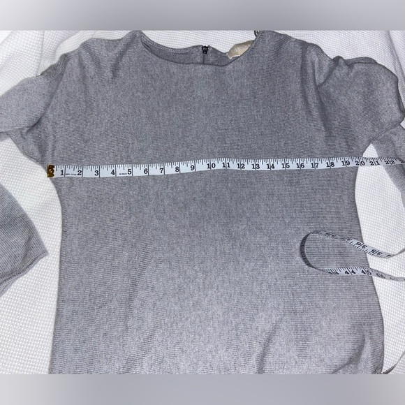 Women’s Michael KORS light gray knit sweater size medium - Picture 9 of 15